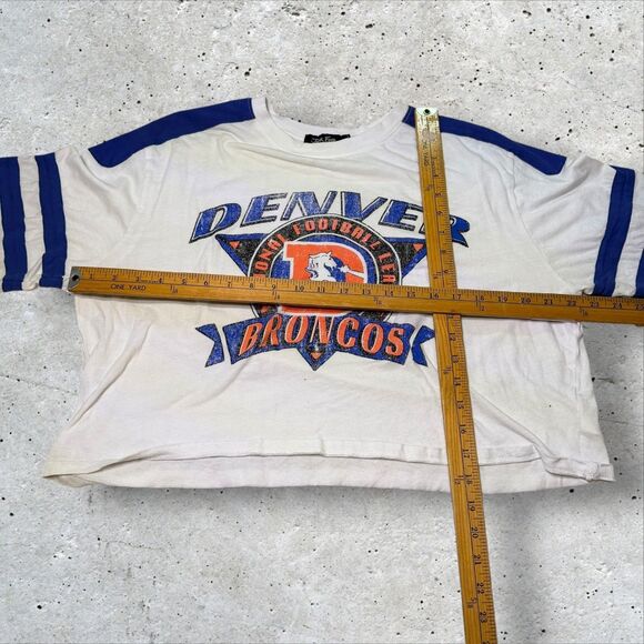 Denver Broncos Cropped T-Shirt Junk Food NFL Varsity Stripe Retro Logo Sz Large - Picture 8 of 9